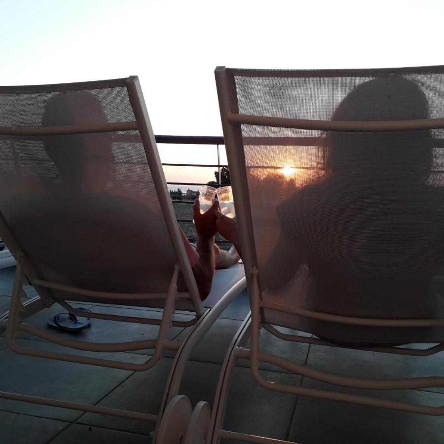 Garden'S Sunset Αvra Apartment เนอา มิคานิโอนา ภายนอก รูปภาพ